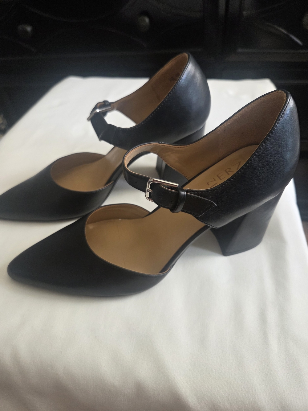 NATURALIZER Black Pointed Pixie Pumps - Picture 2 of 7
